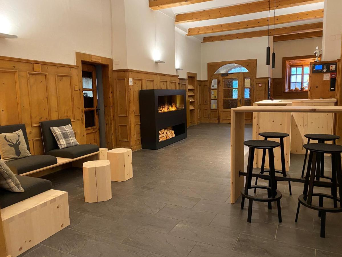 Hotel Weisses Kreuz Bergün Екстериор снимка