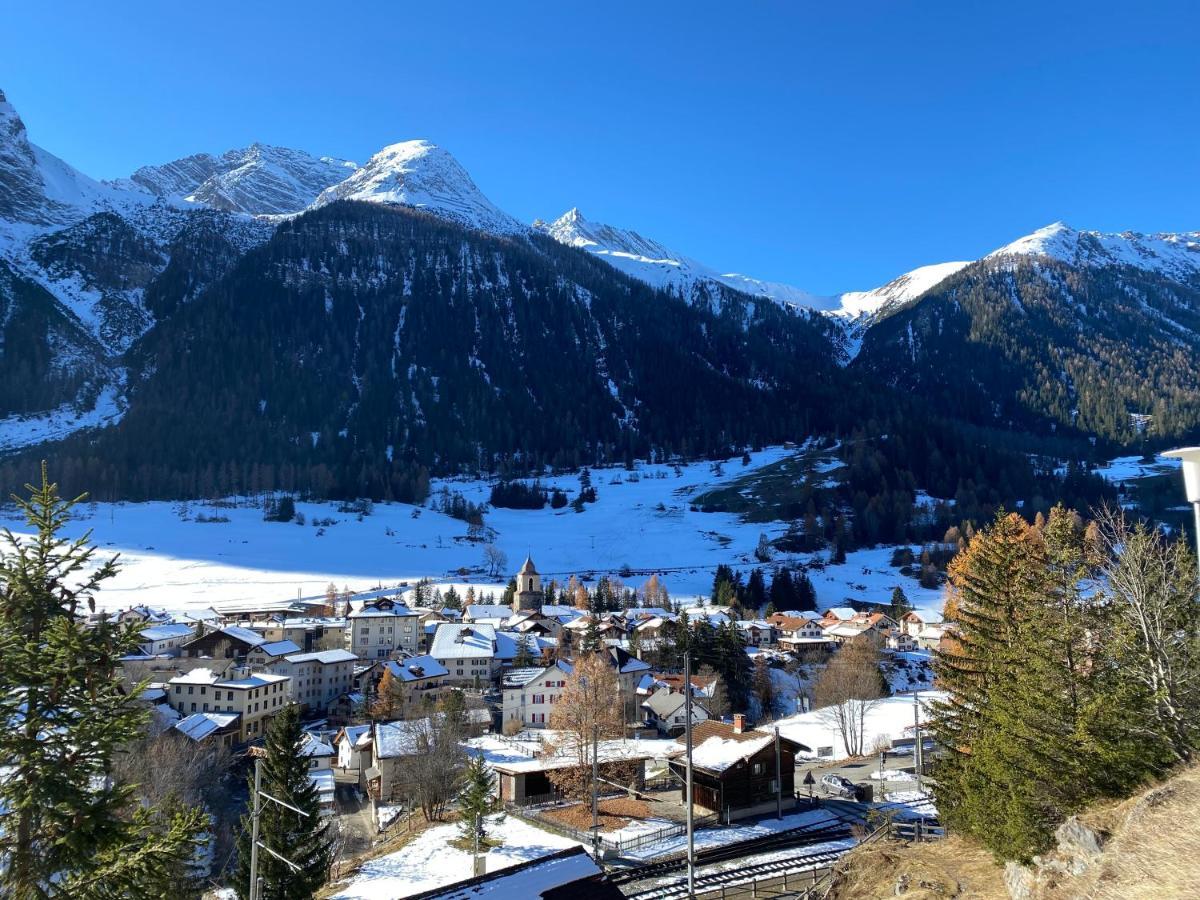 Hotel Weisses Kreuz Bergün Екстериор снимка