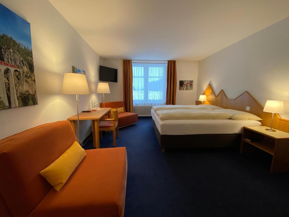 Hotel Weisses Kreuz Bergün Екстериор снимка