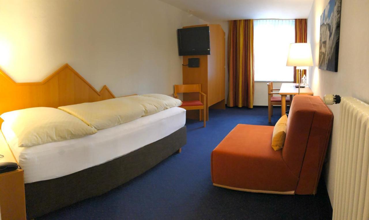 Hotel Weisses Kreuz Bergün Екстериор снимка