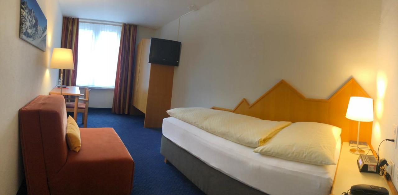Hotel Weisses Kreuz Bergün Екстериор снимка