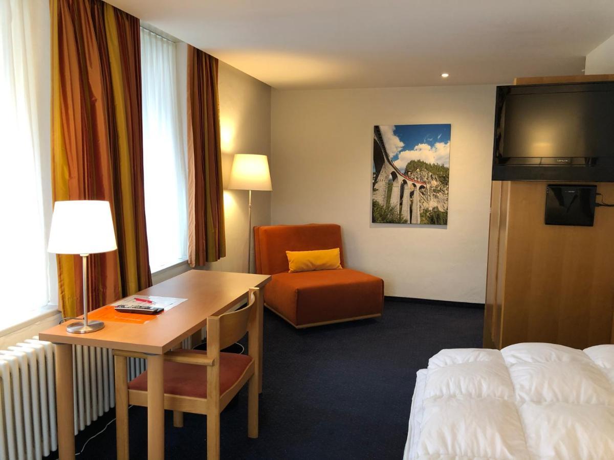 Hotel Weisses Kreuz Bergün Екстериор снимка
