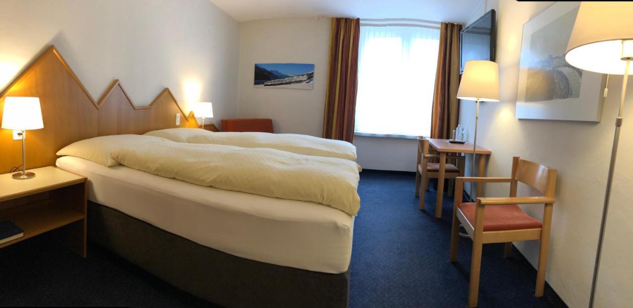 Hotel Weisses Kreuz Bergün Екстериор снимка