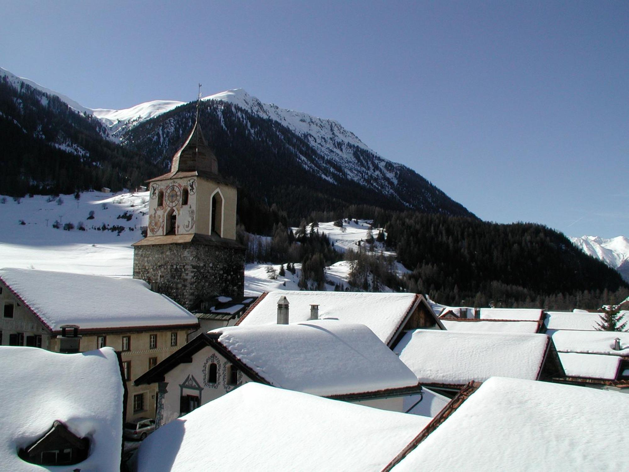 Hotel Weisses Kreuz Bergün Екстериор снимка