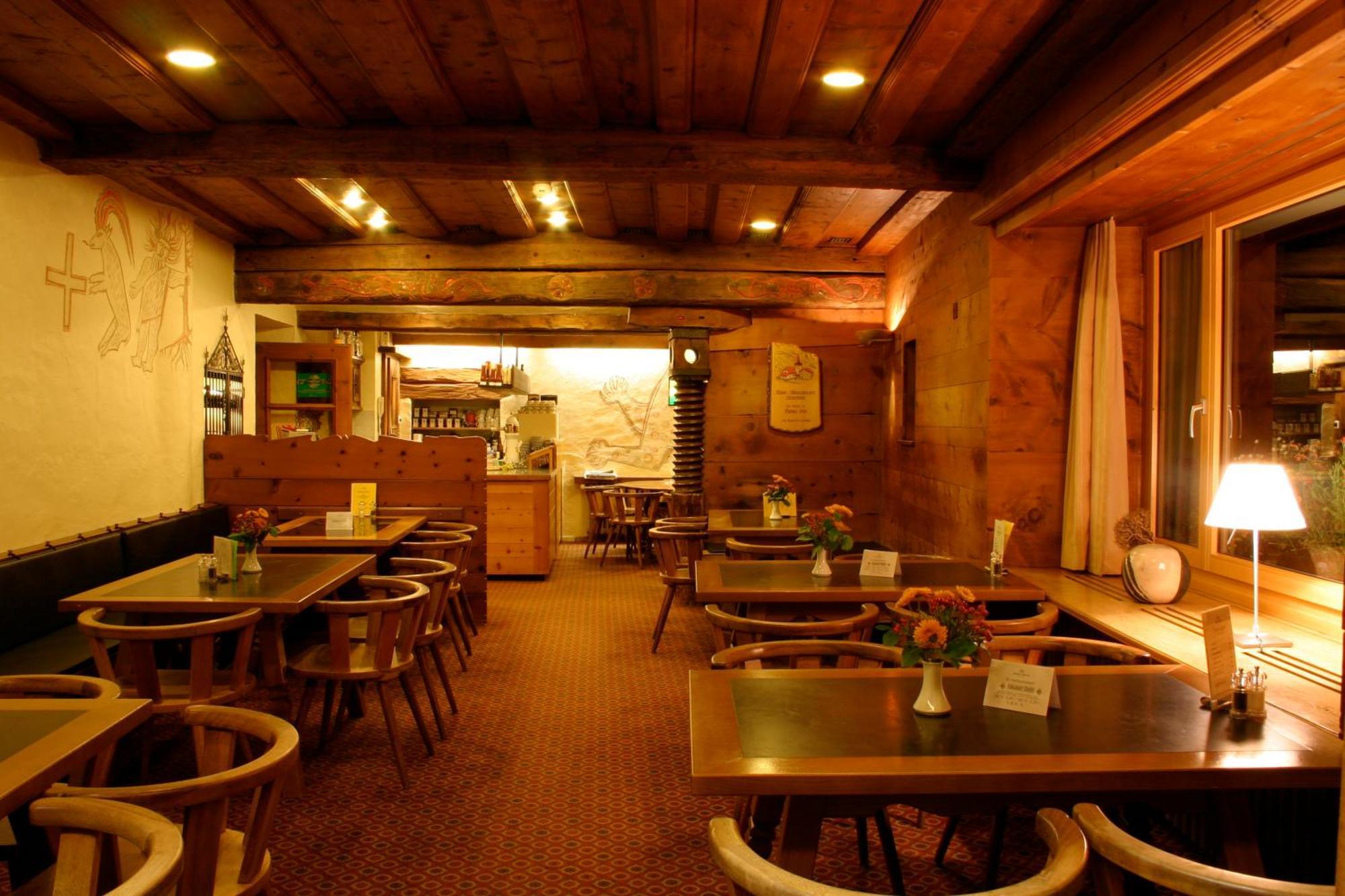 Hotel Weisses Kreuz Bergün Екстериор снимка