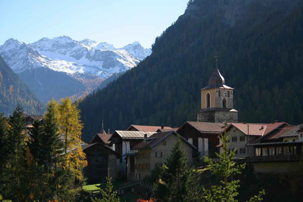 Hotel Weisses Kreuz Bergün Екстериор снимка